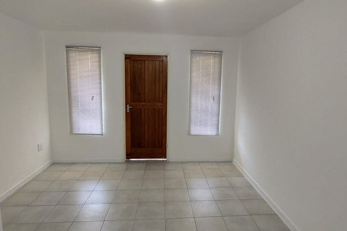 Prime Scottsville Apartment | Walk to UKZN | High-Return Unit +/- R10k pm | Secured Complex - Photo 5