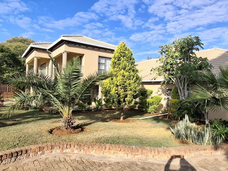 Your Dream Family Home Awaits Stylish, Spacious and Secure - Photo 2