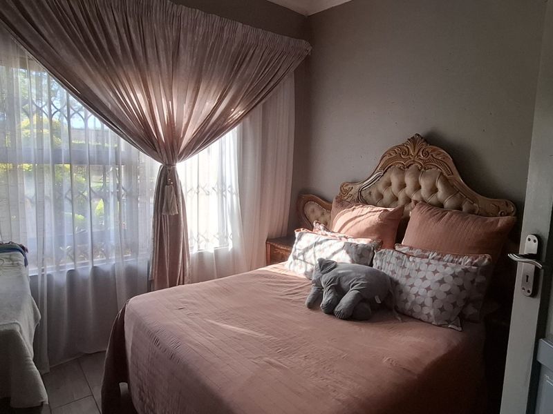 Your Dream Family Home Awaits Stylish, Spacious and Secure - Photo 8