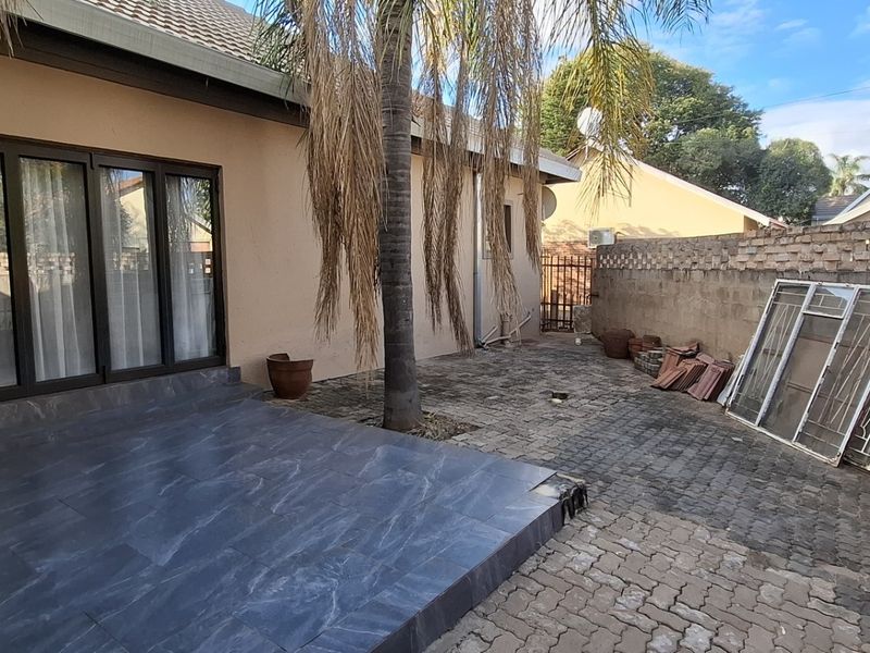 Your Dream Family Home Awaits Stylish, Spacious and Secure - Photo 7