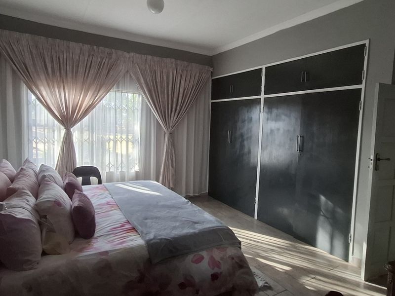 Your Dream Family Home Awaits Stylish, Spacious and Secure - Photo 6