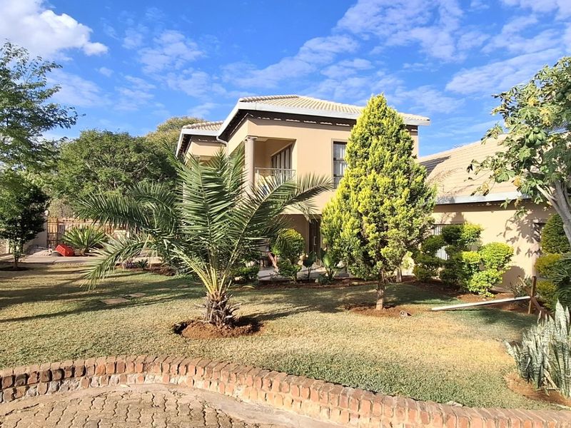 Your Dream Family Home Awaits Stylish, Spacious and Secure - Photo 3
