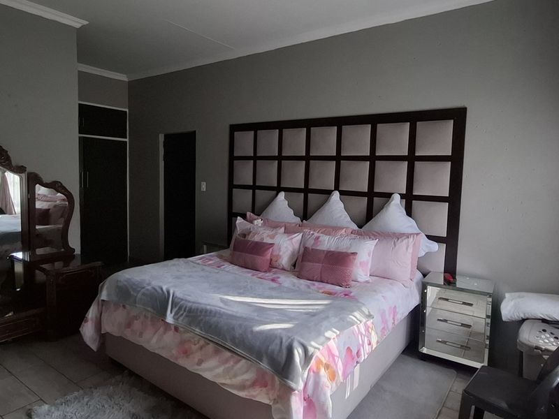 Your Dream Family Home Awaits Stylish, Spacious and Secure - Photo 5