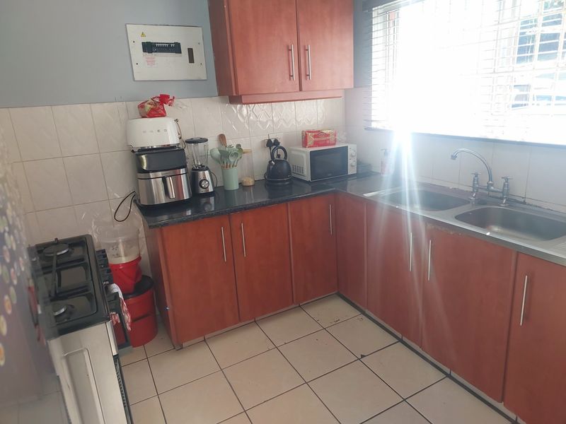 3 BEDROOM COMPLEX FOR SALE IN CENTRAL MALVERN - Photo 10