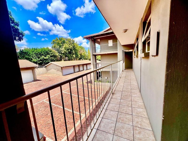 Apartment To Rent in Ferndale, Randburg - Photo 2