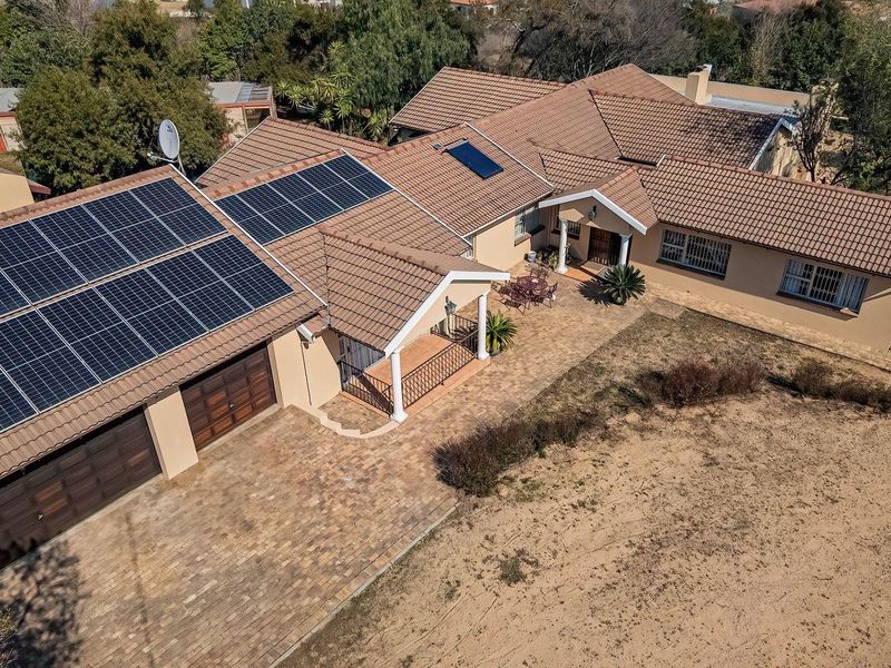 House For Sale in Chartwell, Randburg - Photo 2