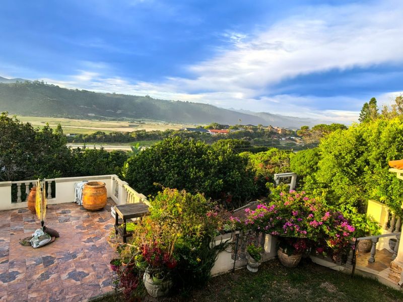 Wilderness Retreat with Authentic Tuscan Flair - Photo 4