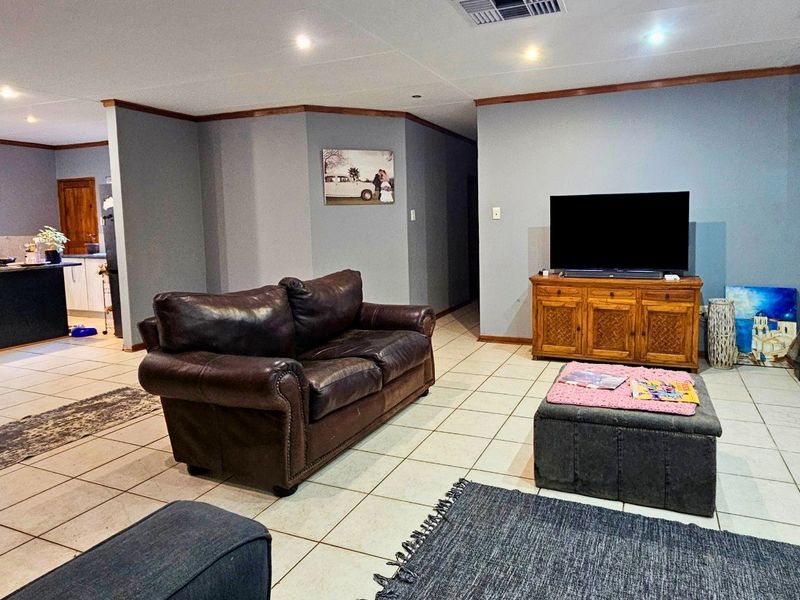 Welcome Home: Space, Comfort, and Endless Possibilities (with a Flat) in Hillcrest, Kimberley - Photo 3