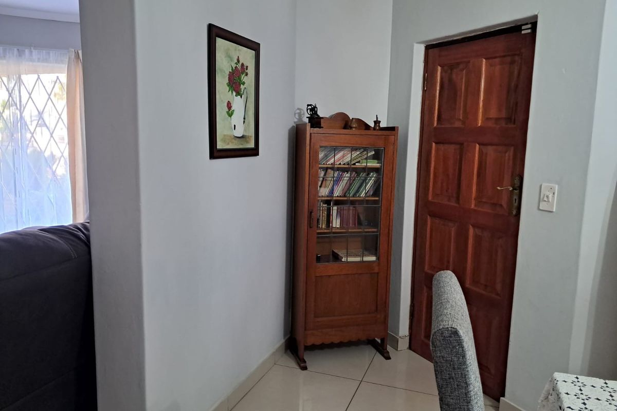 Charming Family Home with Beautiful Established Garden - Just 3 km from Kolonnade - Photo 3
