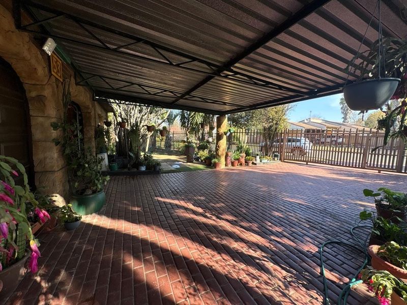 House For Sale in Pioneer Park, Newcastle, KwaZulu Natal - Photo 3