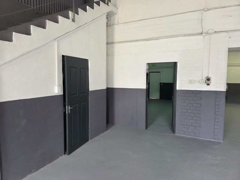 230m2 Warehouse with an Office To Let in Dal Josafat, Paarl - Photo 3
