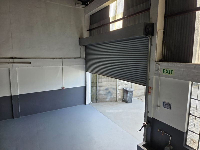 230m2 Warehouse with an Office To Let in Dal Josafat, Paarl - Photo 4