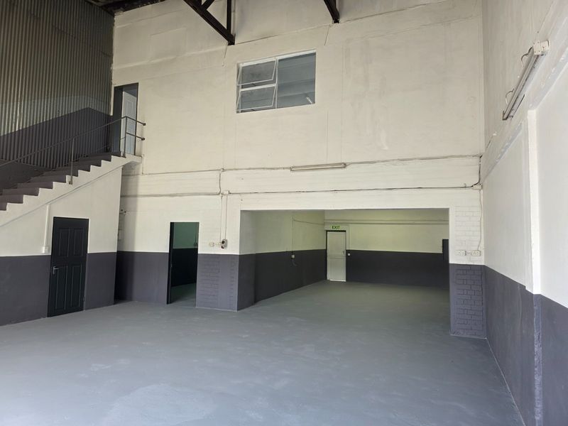 230m2 Warehouse with an Office To Let in Dal Josafat, Paarl - Photo 2