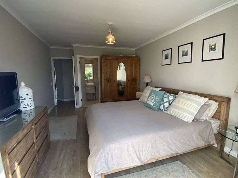 Charming 3-Bedroom Coastal Family Unfurnished Home | Walk to the Beach | Bloubergstrand - Photo 1