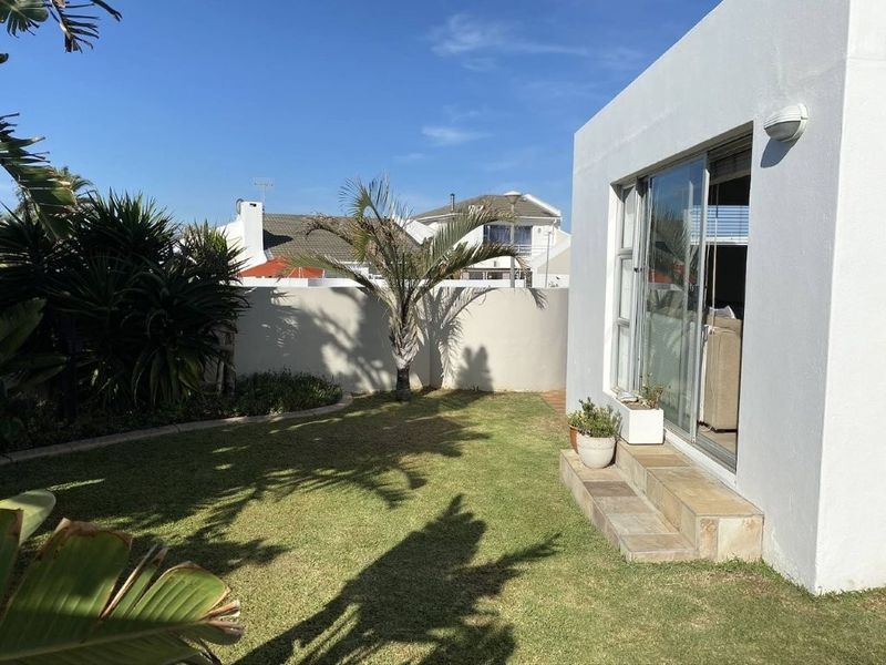 Charming 3-Bedroom Coastal Family Unfurnished Home | Walk to the Beach | Bloubergstrand - Photo 10