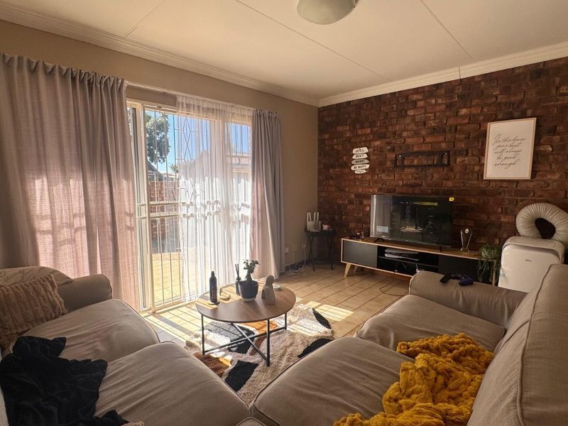 Ideal Townhouse Close to the University - Photo 5