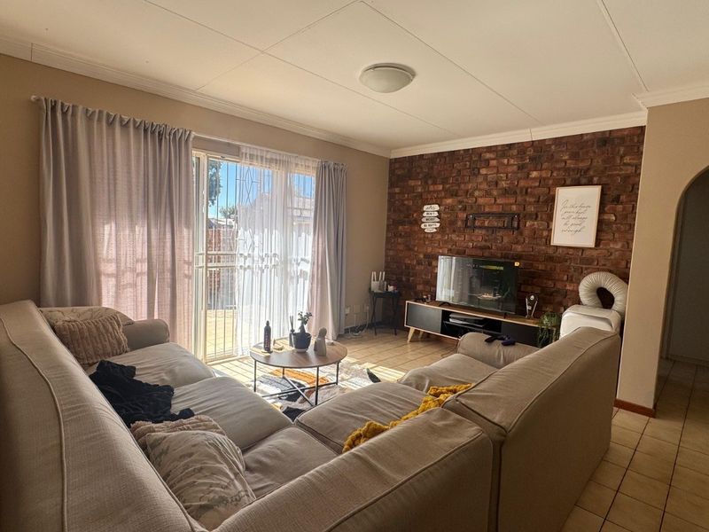 Ideal Townhouse Close to the University - Photo 4