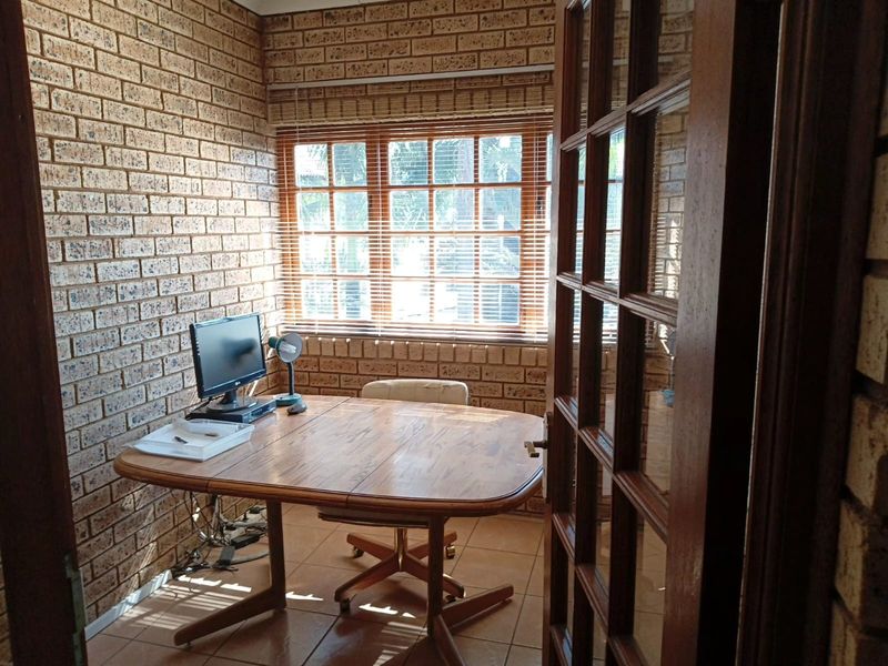 Execuive FamilySanctuary For Sale in Amandasig, Akasia - Photo 5
