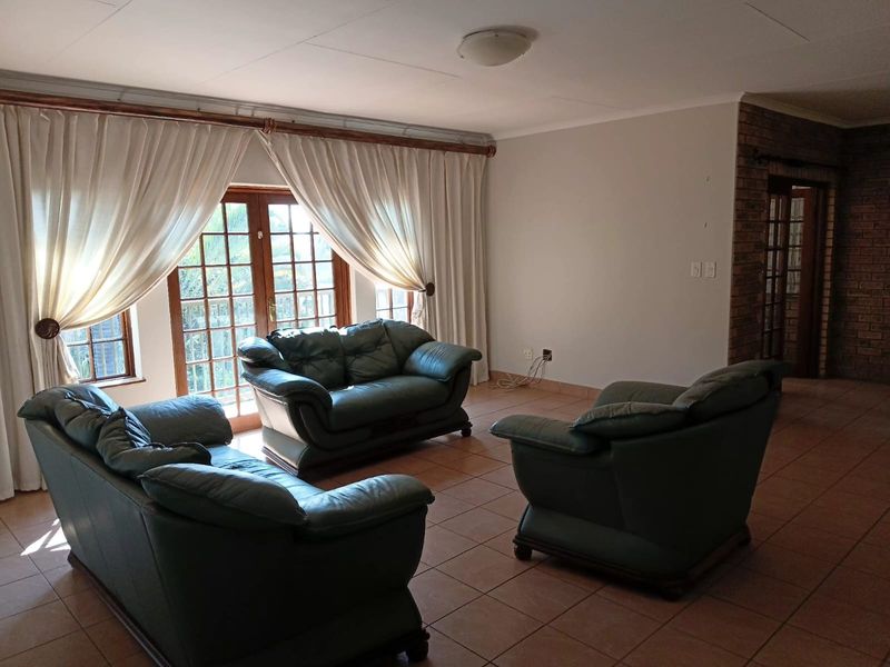 Execuive FamilySanctuary For Sale in Amandasig, Akasia - Photo 6