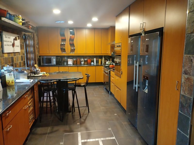 Off the Grid 3beds , 2.5 baths Home for Sale in The Reeds Ext 10, The Reeds, Centurion - Photo 5