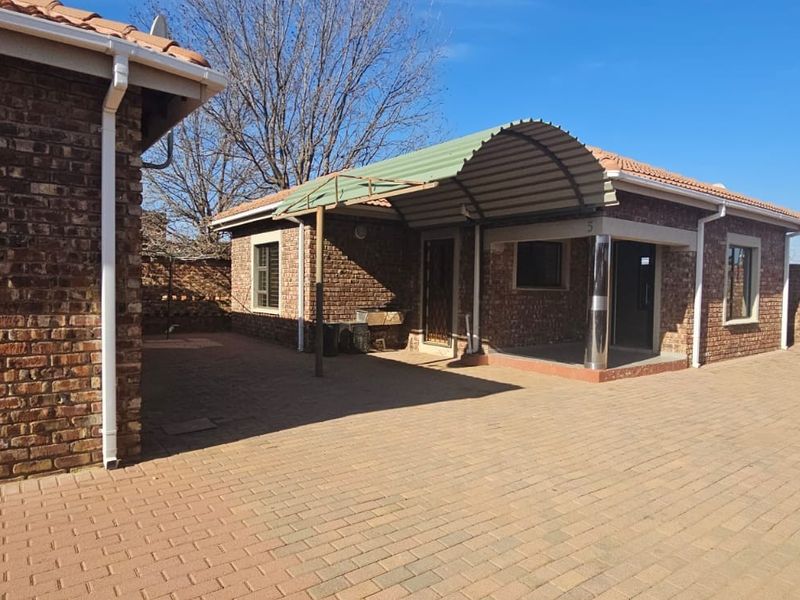 Townhouse to rent in Warrenton - Photo 1
