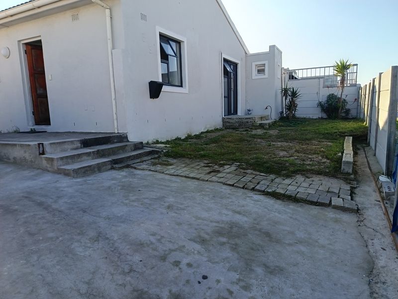 3 BEDROOM HOUSE WITH POOL - Photo 2