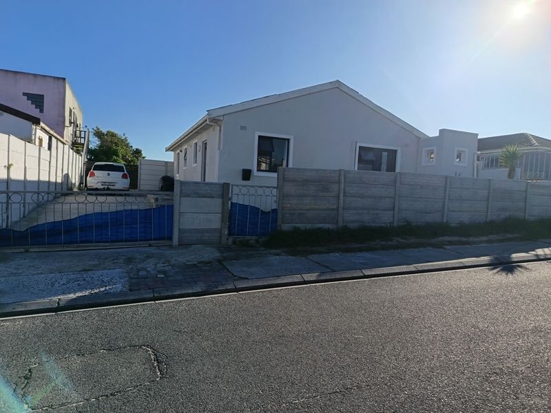 3 BEDROOM HOUSE WITH POOL - Photo 3