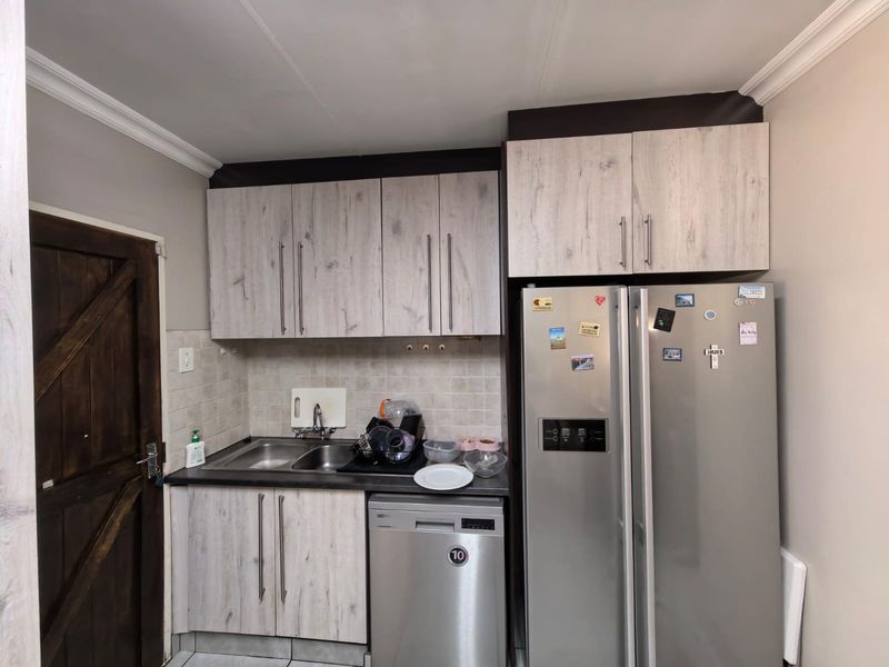 Lock-Up-and-Go Perfection in New Park, Kimberley - Photo 6