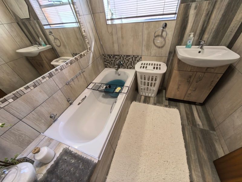 Lock-Up-and-Go Perfection in New Park, Kimberley - Photo 8