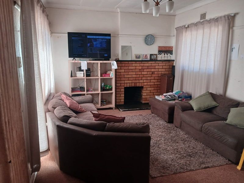 Ideal Starter Home with Great Potential! - Photo 2
