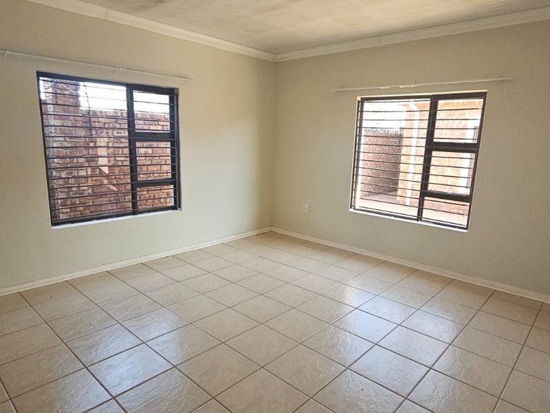 Townhouse To Rent in Warrenton - Photo 3