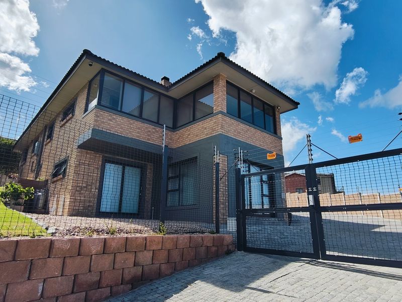 Well maintained family home with flat - Photo 1
