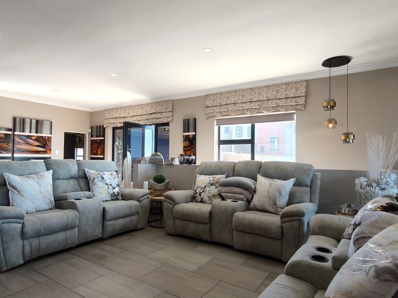 Well maintained family home with flat - Photo 2
