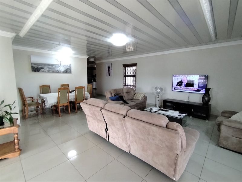 Beautiful house for sale in Panorama, Empangeni - Photo 5