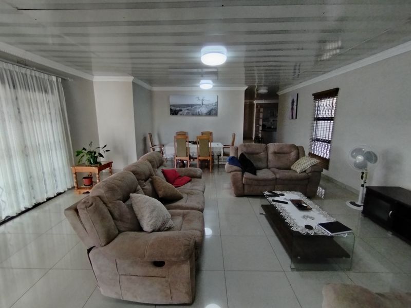 Beautiful house for sale in Panorama, Empangeni - Photo 4