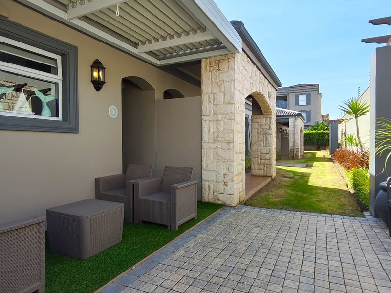 Renovated townhouse awaits in Diaz Beach - Photo 4