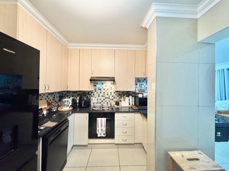 Charming 2-Bedroom Townhouse with Private Garden - Photo 1