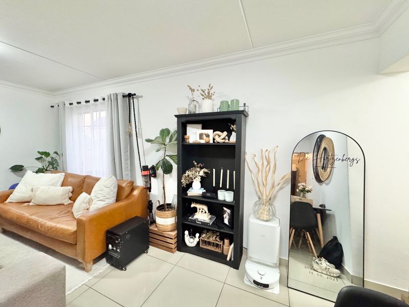 Charming 2-Bedroom Townhouse with Private Garden - Photo 10