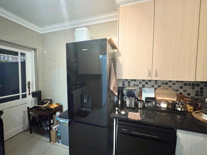 Charming 2-Bedroom Townhouse with Private Garden - Photo 5