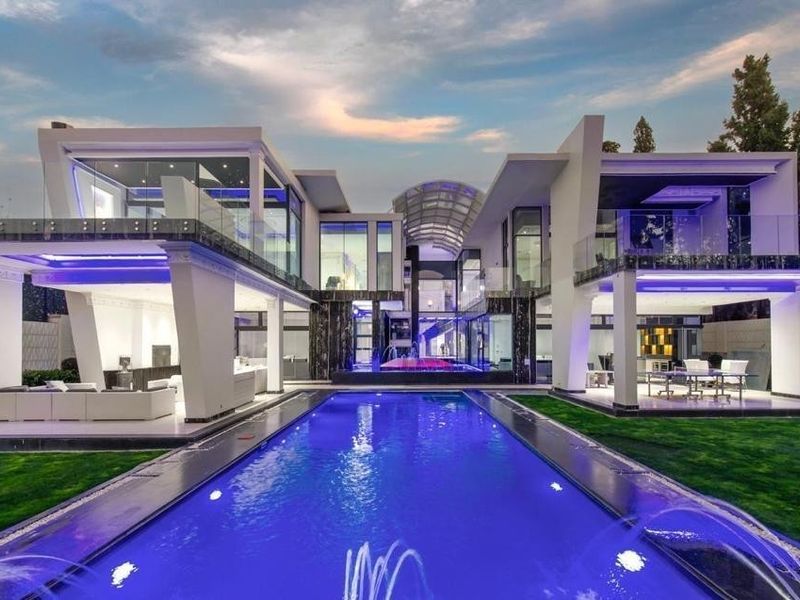 Ultra Modern Luxury At It's Best - Photo 1