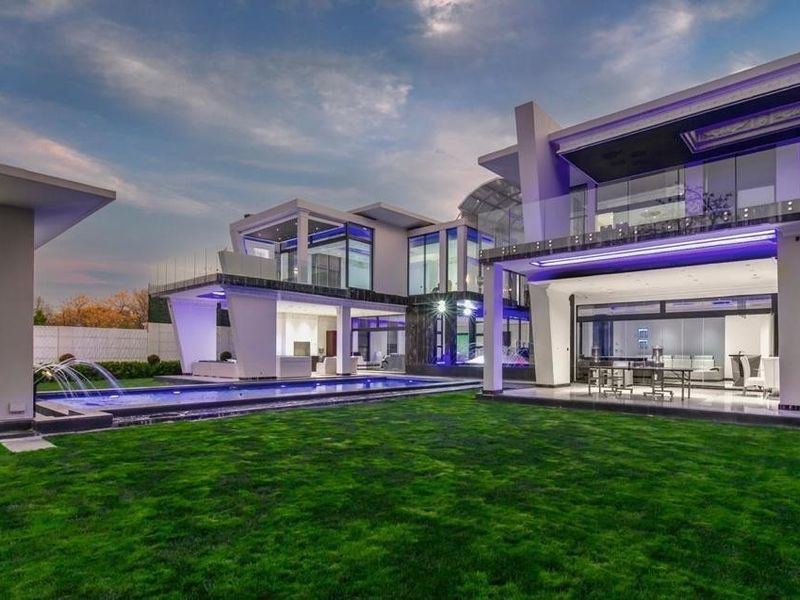 Ultra Modern Luxury At It's Best - Photo 4