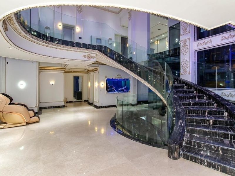 Ultra Modern Luxury At It's Best - Photo 7
