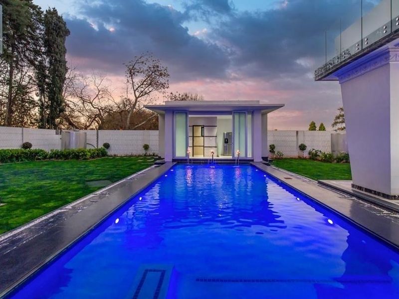 Ultra Modern Luxury At It's Best - Photo 5