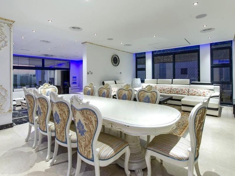 Ultra Modern Luxury At It's Best - Photo 10