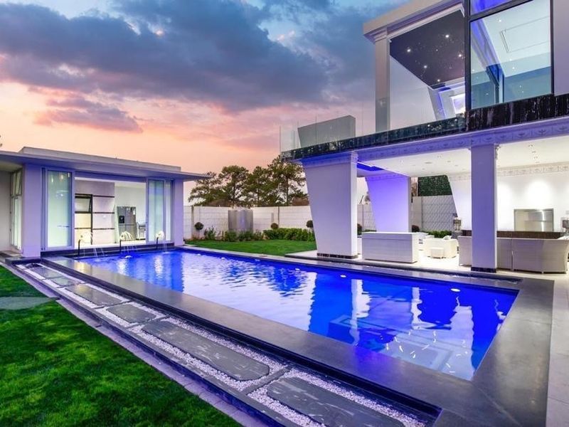 Ultra Modern Luxury At It's Best - Photo 2