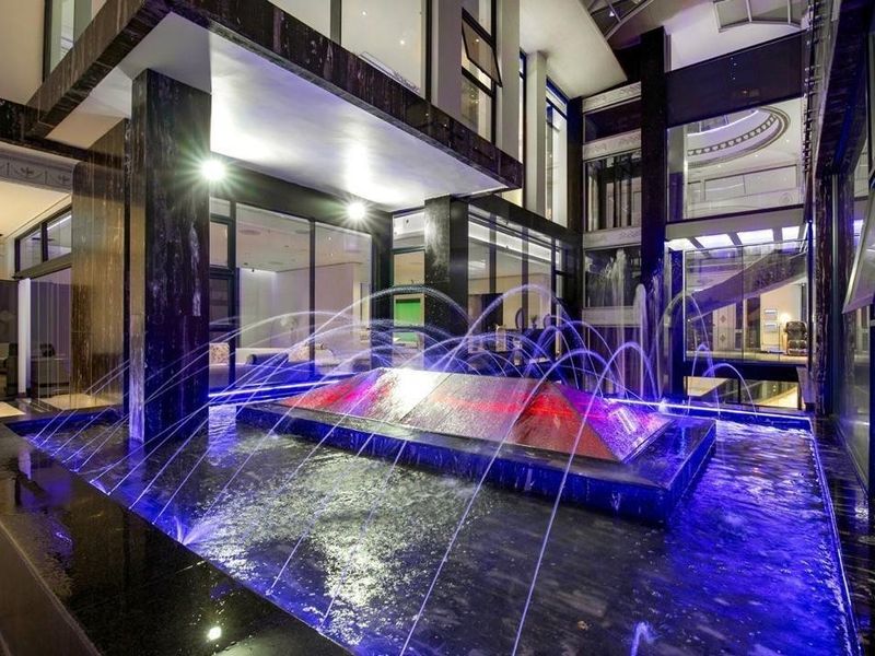 Ultra Modern Luxury At It's Best - Photo 3