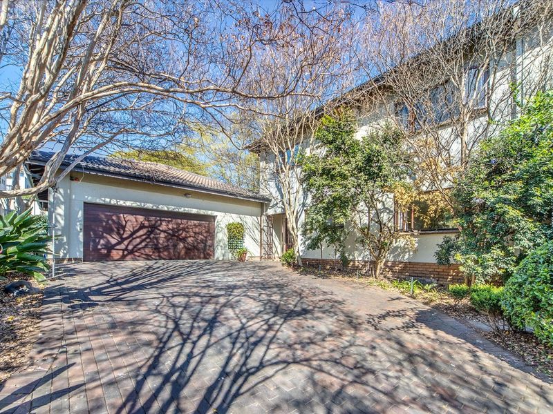Large Spacious Family Home In a Secure Complex In Mill Hill - Photo 3