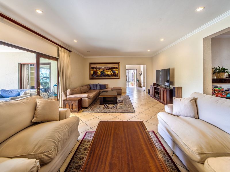 Large Spacious Family Home In a Secure Complex In Mill Hill - Photo 7