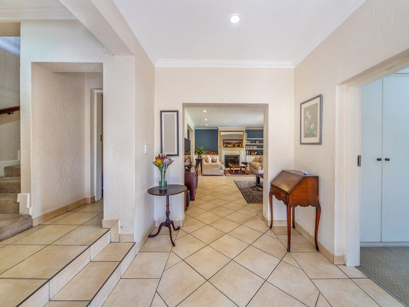 Large Spacious Family Home In a Secure Complex In Mill Hill - Photo 4
