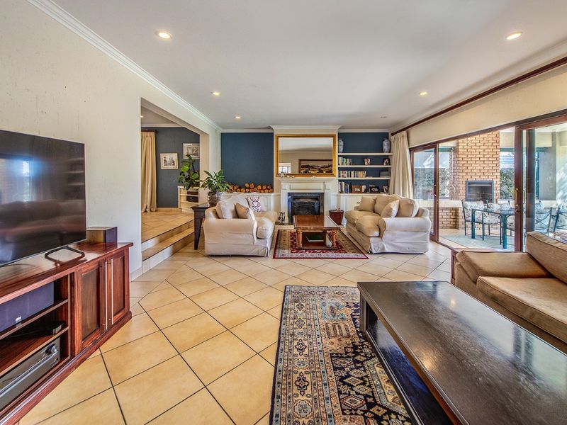 Large Spacious Family Home In a Secure Complex In Mill Hill - Photo 5